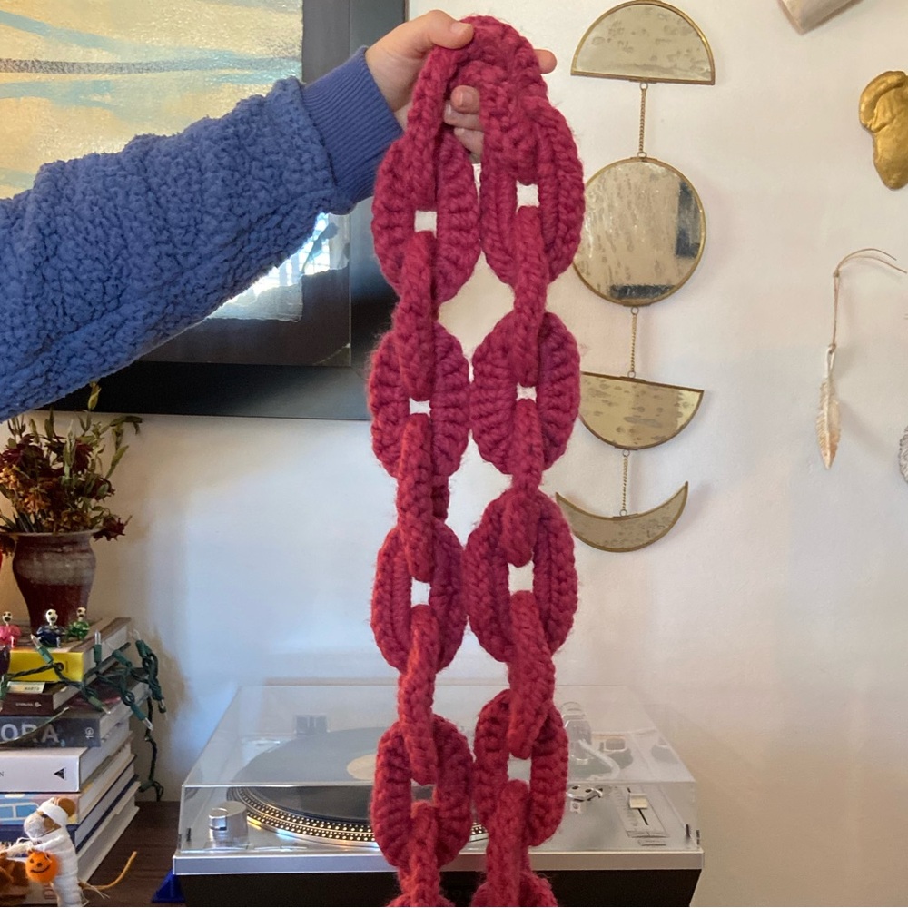 YOKOO - Dookie Rope Infinity Hand Knit Scarf In Cranberry